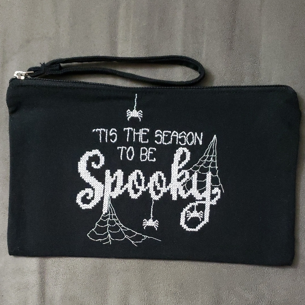 Black 'Tis the Season to be Spooky Clutch